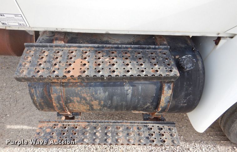 image for item DS8228 2009 International 4100  truck cab and chassis