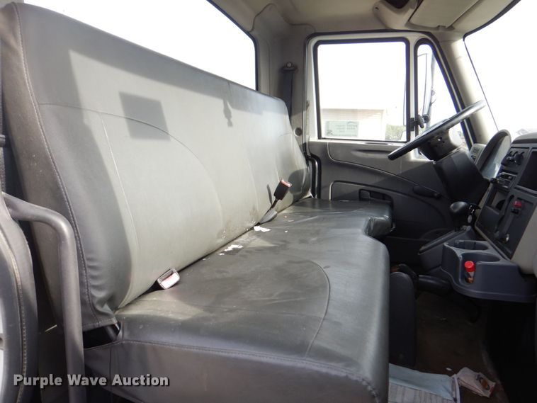 image for item DS8228 2009 International 4100  truck cab and chassis