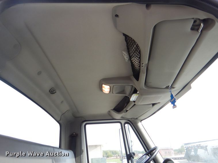 image for item DS8228 2009 International 4100  truck cab and chassis