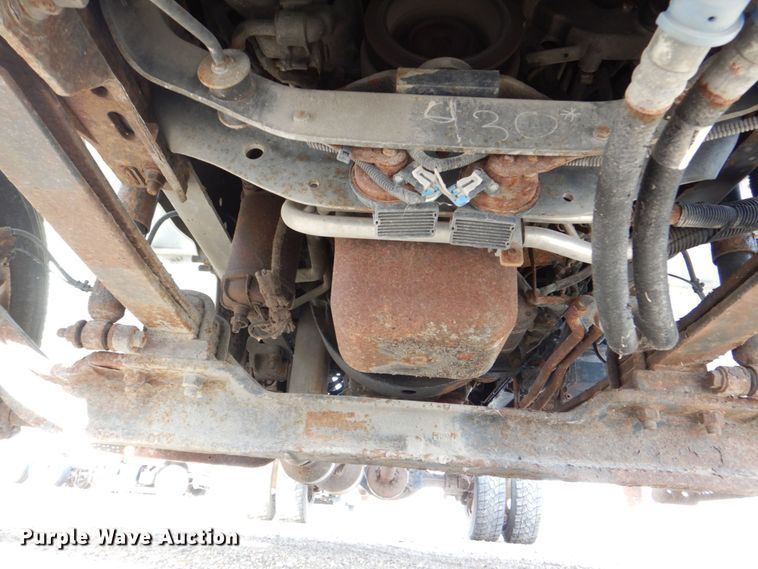 image for item DS8228 2009 International 4100  truck cab and chassis