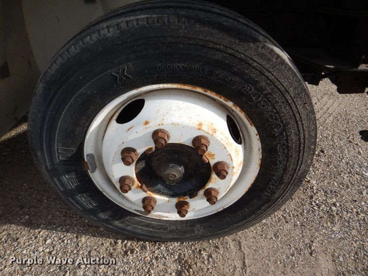 image for item DS8228 2009 International 4100  truck cab and chassis