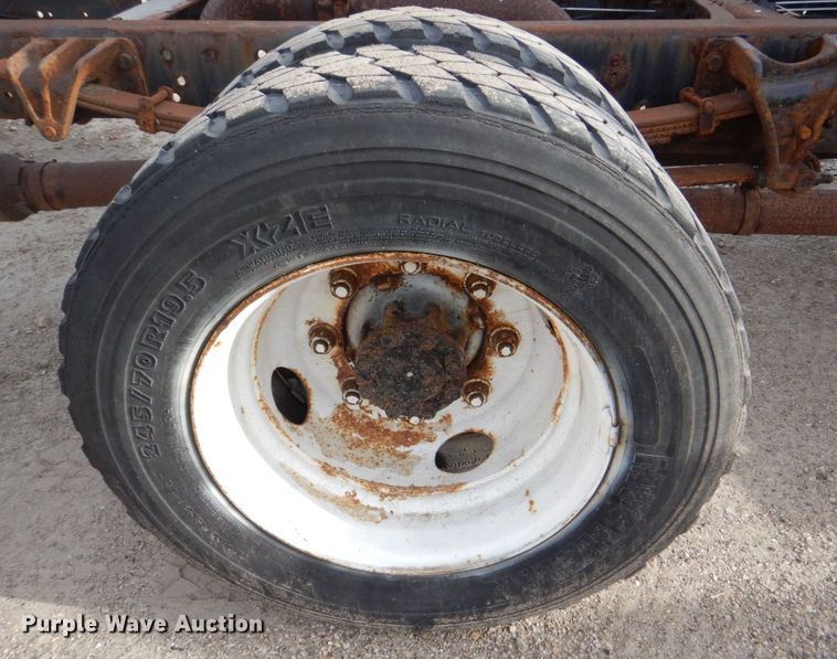 image for item DS8228 2009 International 4100  truck cab and chassis