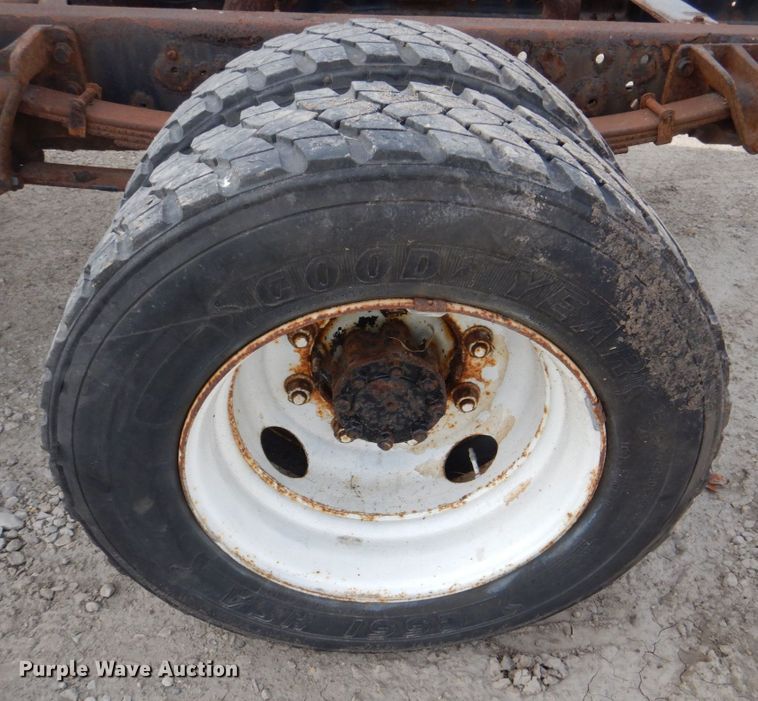 image for item DS8228 2009 International 4100  truck cab and chassis