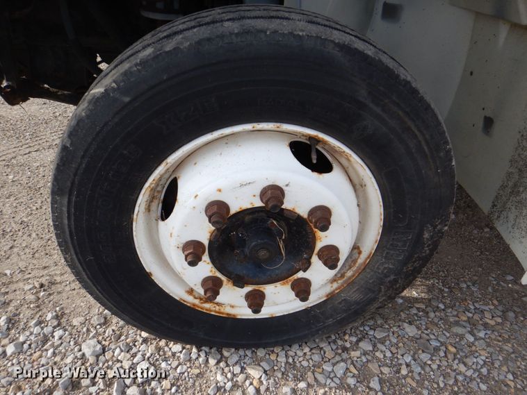 image for item DS8228 2009 International 4100  truck cab and chassis