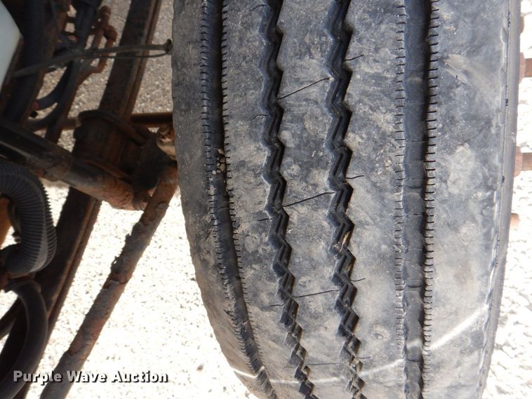 image for item DS8228 2009 International 4100  truck cab and chassis