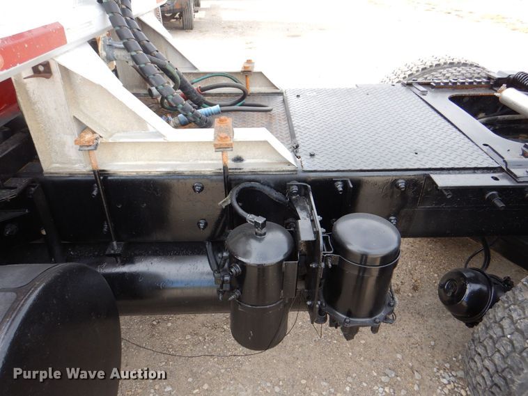 image for item DS8229 2001 Mack RD690S  semi truck