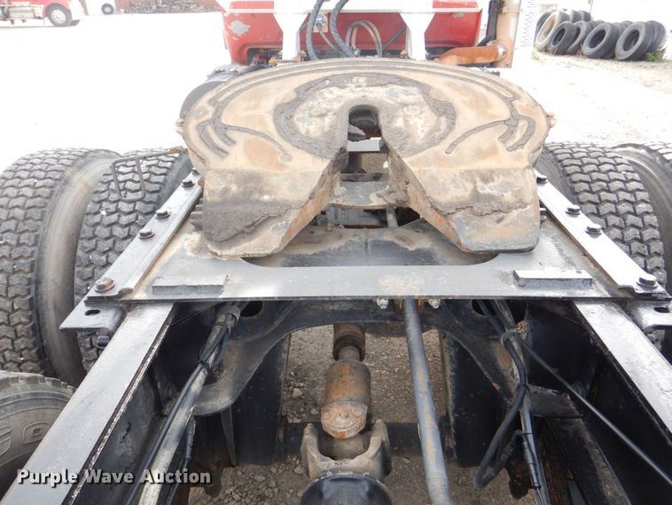 image for item DS8229 2001 Mack RD690S  semi truck