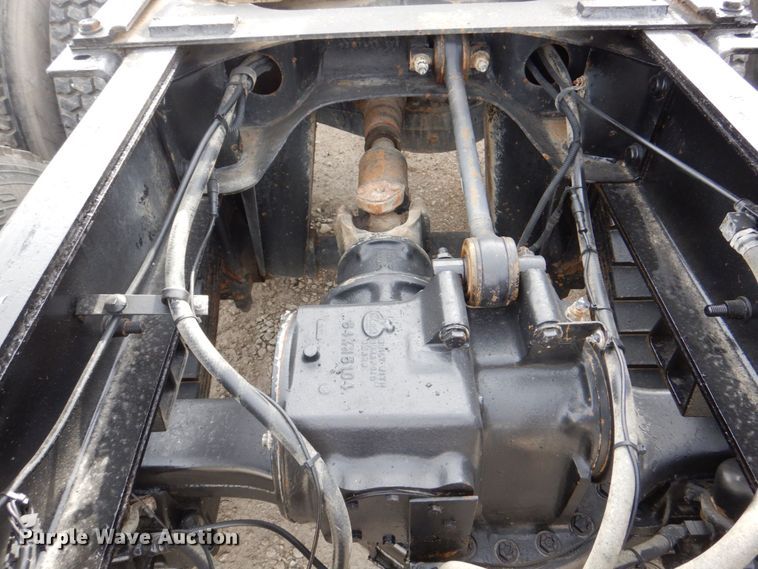 image for item DS8229 2001 Mack RD690S  semi truck