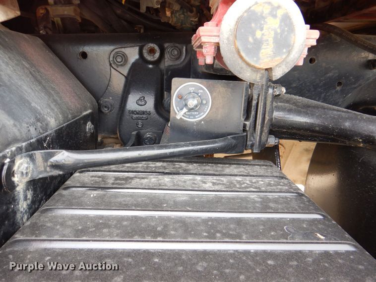 image for item DS8229 2001 Mack RD690S  semi truck