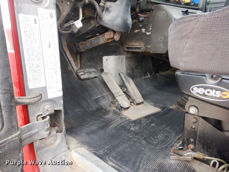 image for item DS8229 2001 Mack RD690S  semi truck