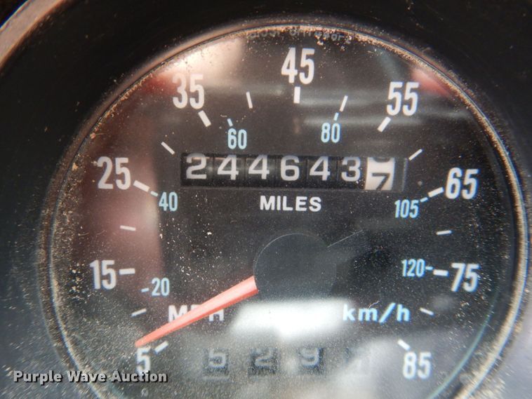 image for item DS8229 2001 Mack RD690S  semi truck