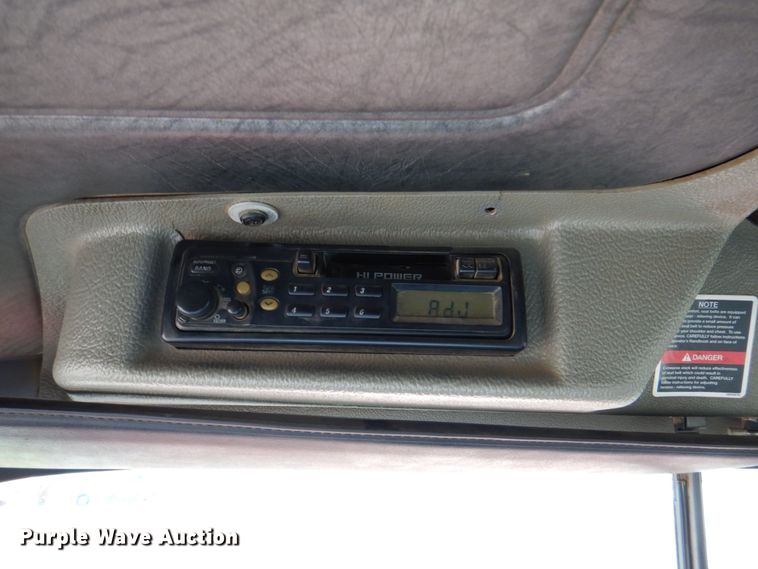 image for item DS8229 2001 Mack RD690S  semi truck