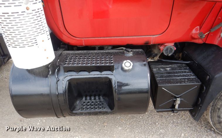 image for item DS8229 2001 Mack RD690S  semi truck