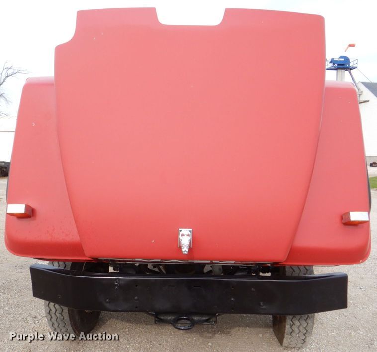 image for item DS8229 2001 Mack RD690S  semi truck