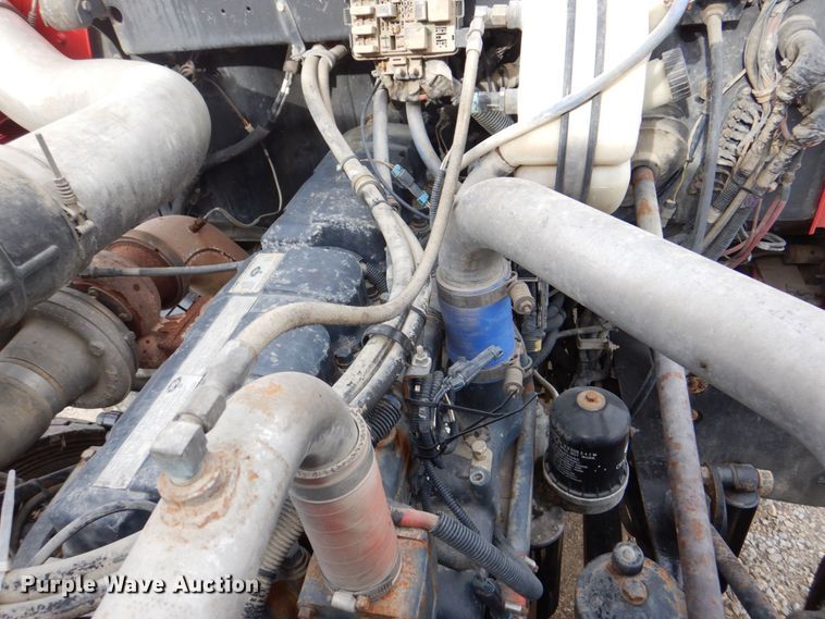 image for item DS8229 2001 Mack RD690S  semi truck