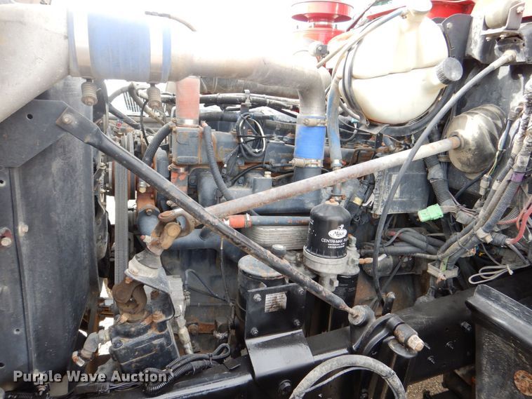 image for item DS8229 2001 Mack RD690S  semi truck