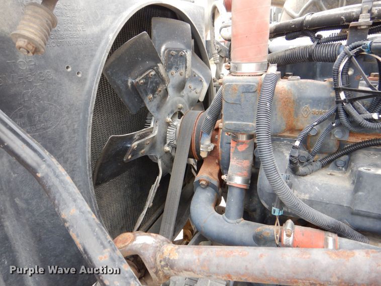 image for item DS8229 2001 Mack RD690S  semi truck