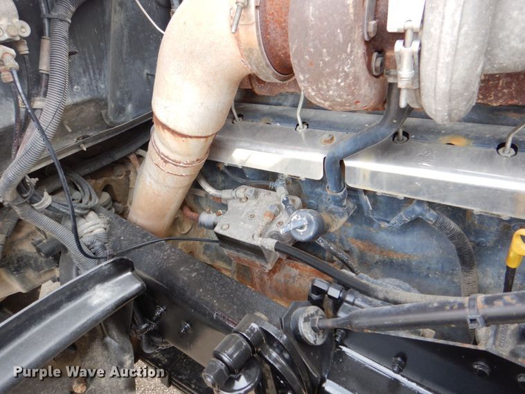 image for item DS8229 2001 Mack RD690S  semi truck