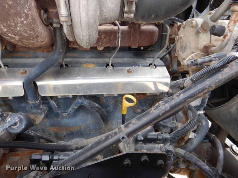 image for item DS8229 2001 Mack RD690S  semi truck