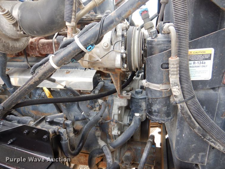 image for item DS8229 2001 Mack RD690S  semi truck