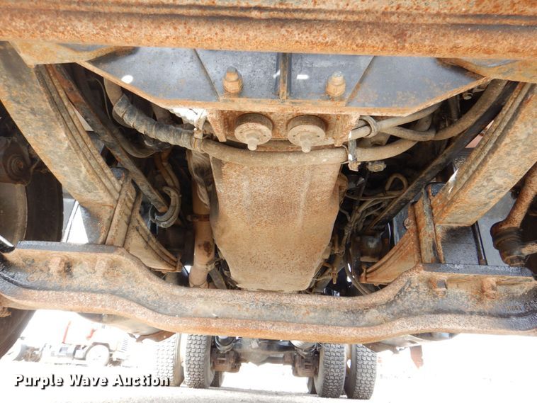 image for item DS8229 2001 Mack RD690S  semi truck