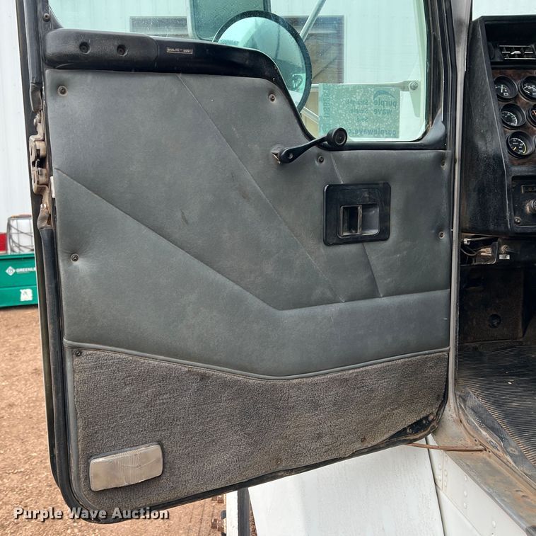 image for item DS8251 1999 Kenworth T300  dump flatbed truck