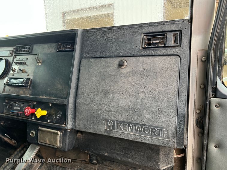 image for item DS8251 1999 Kenworth T300  dump flatbed truck