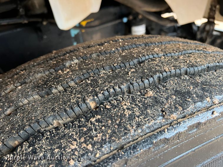 image for item DS8251 1999 Kenworth T300  dump flatbed truck