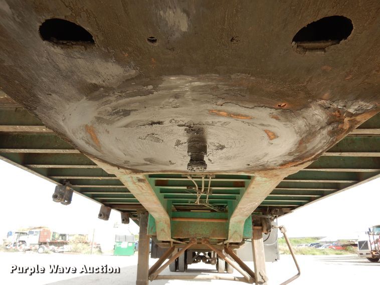 image for item HB9760 1990 Fontaine TP-3-4570A extendable flatbed trailer