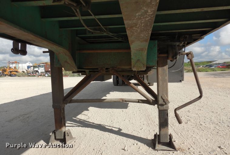 image for item HB9760 1990 Fontaine TP-3-4570A extendable flatbed trailer
