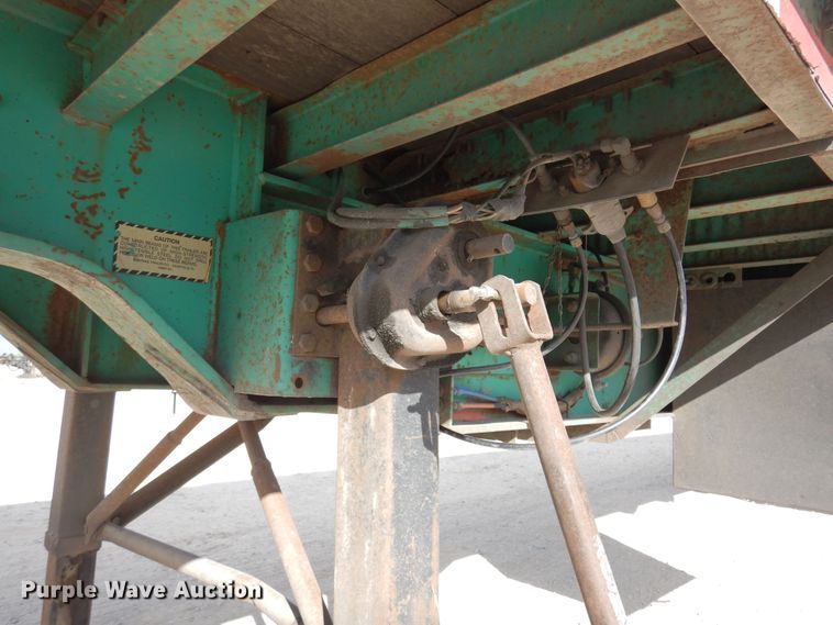 image for item HB9760 1990 Fontaine TP-3-4570A extendable flatbed trailer