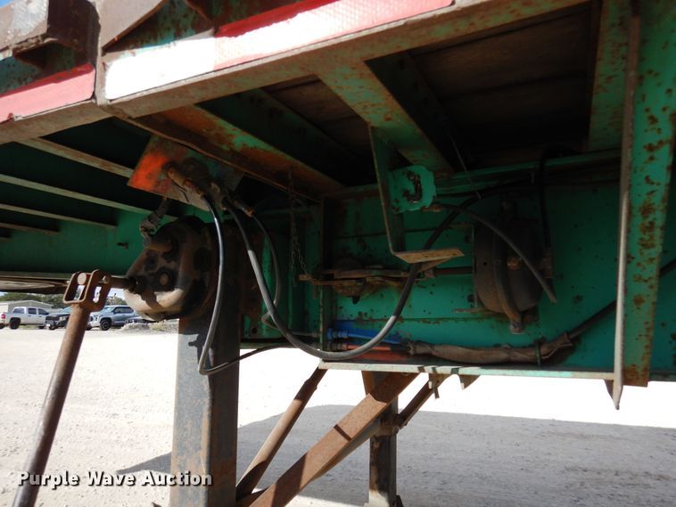 image for item HB9760 1990 Fontaine TP-3-4570A extendable flatbed trailer