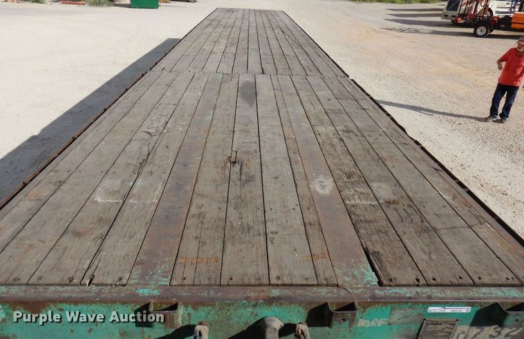 image for item HB9760 1990 Fontaine TP-3-4570A extendable flatbed trailer