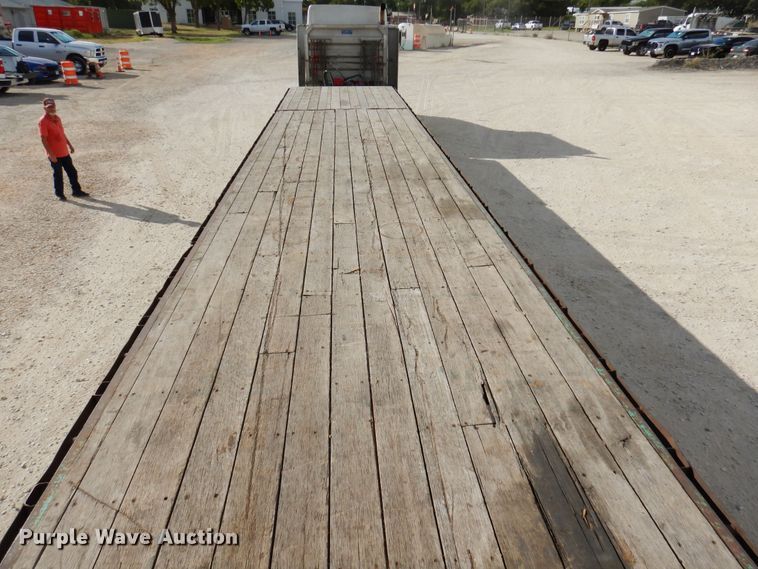 image for item HB9760 1990 Fontaine TP-3-4570A extendable flatbed trailer