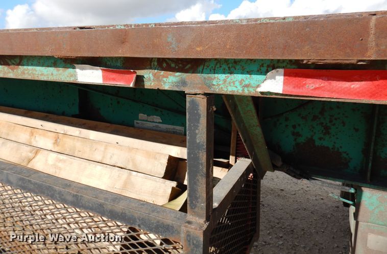 image for item HB9760 1990 Fontaine TP-3-4570A extendable flatbed trailer