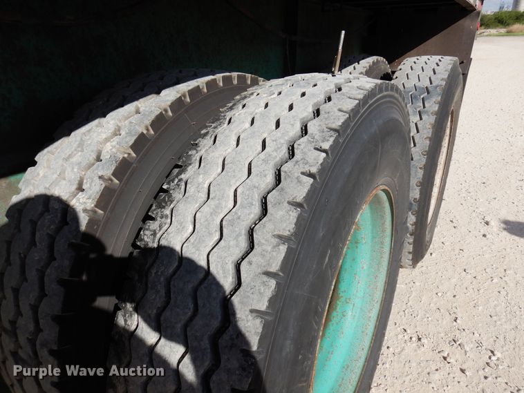 image for item HB9760 1990 Fontaine TP-3-4570A extendable flatbed trailer