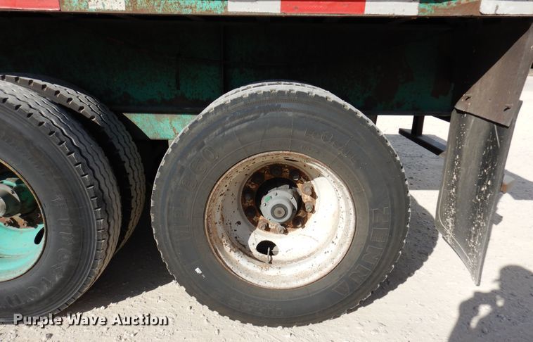 image for item HB9760 1990 Fontaine TP-3-4570A extendable flatbed trailer