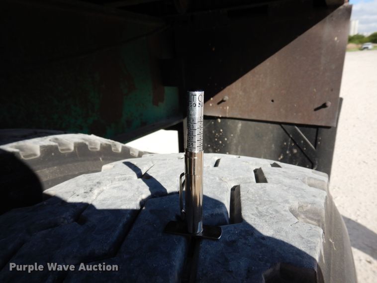 image for item HB9760 1990 Fontaine TP-3-4570A extendable flatbed trailer