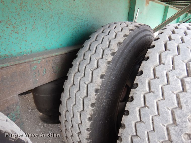 image for item HB9760 1990 Fontaine TP-3-4570A extendable flatbed trailer