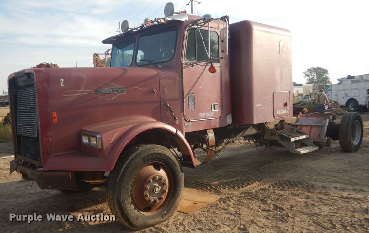 image for item HU9446 1987 Freightliner FLC12064 semi truck