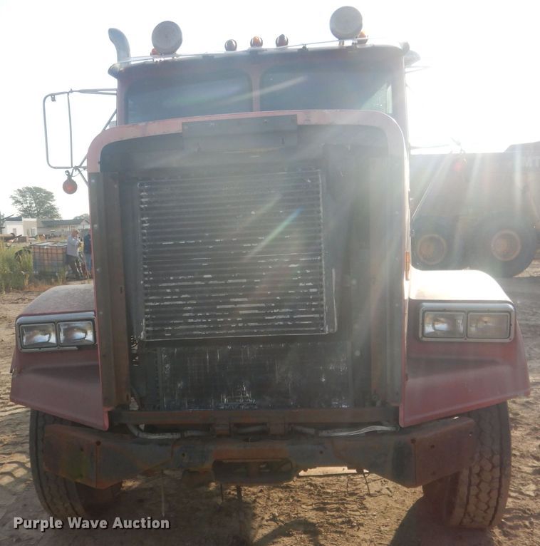 image for item HU9446 1987 Freightliner FLC12064 semi truck