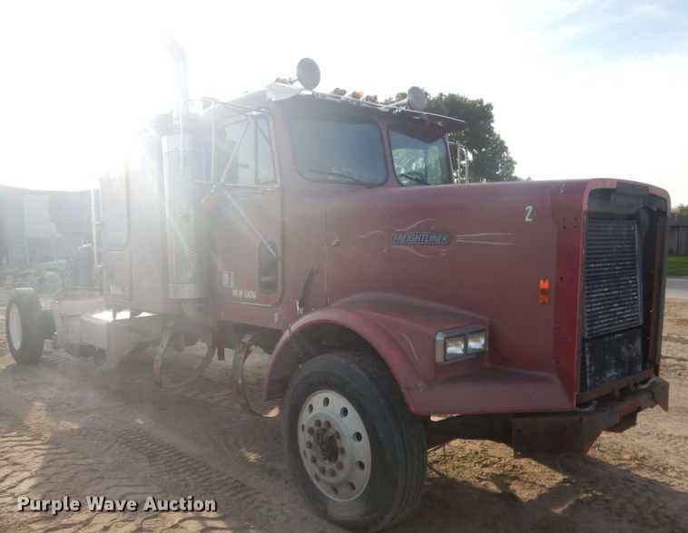 image for item HU9446 1987 Freightliner FLC12064 semi truck