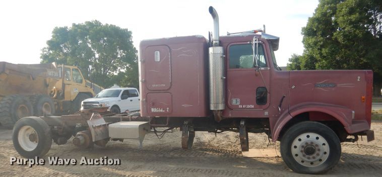 image for item HU9446 1987 Freightliner FLC12064 semi truck