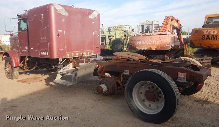 image for item HU9446 1987 Freightliner FLC12064 semi truck