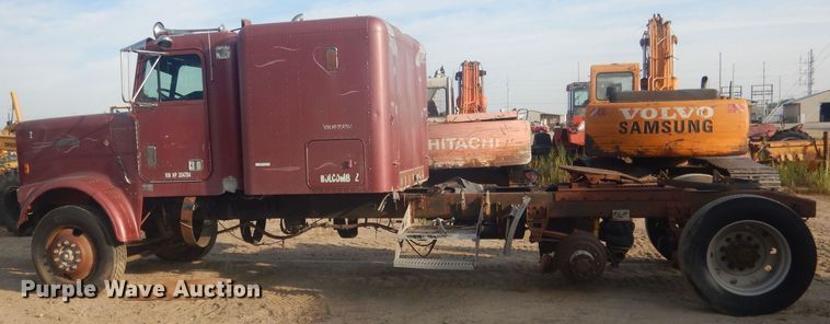 image for item HU9446 1987 Freightliner FLC12064 semi truck