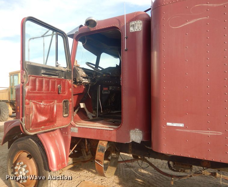 image for item HU9446 1987 Freightliner FLC12064 semi truck