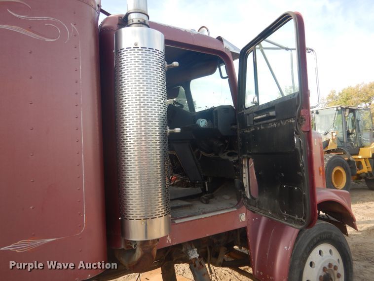 image for item HU9446 1987 Freightliner FLC12064 semi truck