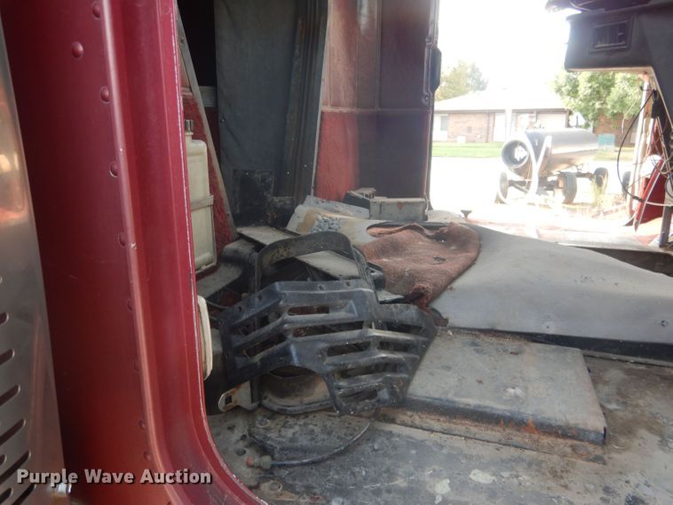 image for item HU9446 1987 Freightliner FLC12064 semi truck