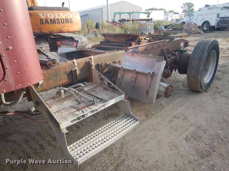 image for item HU9446 1987 Freightliner FLC12064 semi truck