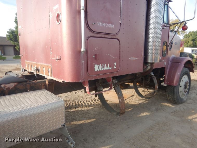 image for item HU9446 1987 Freightliner FLC12064 semi truck